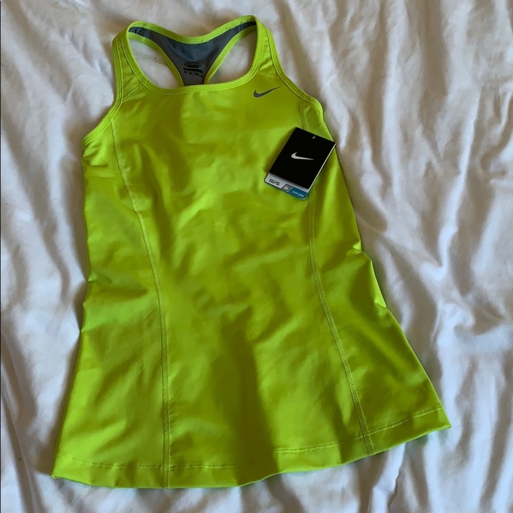 NEW NIKE women’s dri-fit top